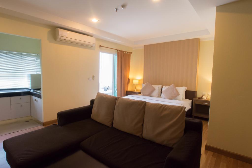 The Platinum Suite Bangkok Exterior foto